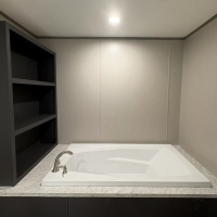 06-Soaker-Tub-Shelving
